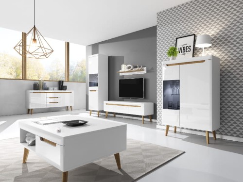 meble do pokoju salonu w stylu skandynawskim z frontami w połysku i dodatkami drewnianymi