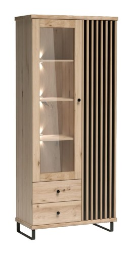 C2 CALI Z NÓŻKAMI.