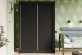 Szafa przesuwna Ryfli 150 cm czarna w aranżacji z frontu.