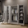 Szafa czterodrzwiowa biała z czarnymi uchywtami z półkami i drażkami PORTA-uchylona.